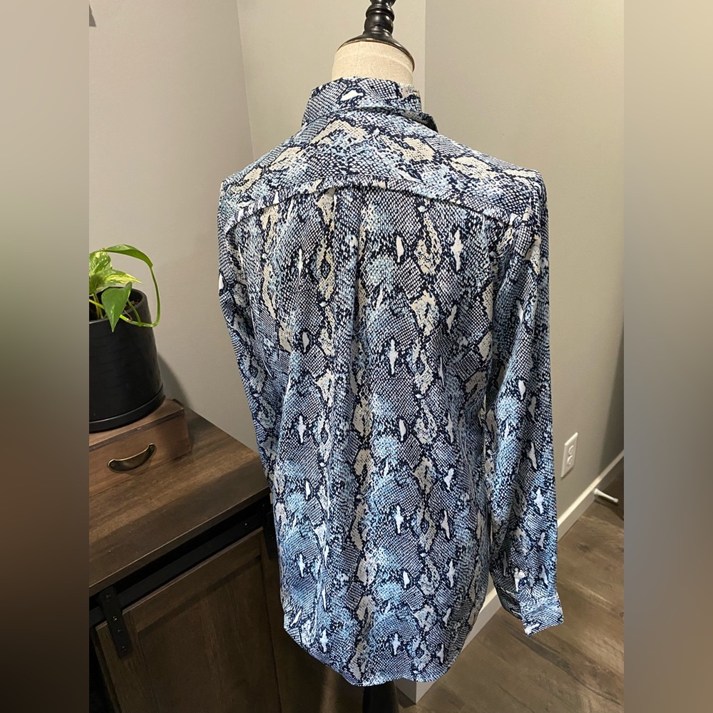 Banana Republic blouse blue snake print. Size Small Tall - Picture 8 of 16